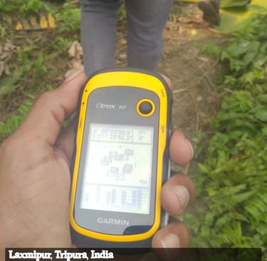 crop this image in the same formal for only GPS device