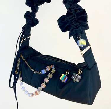 Sac à main en toile avec des breloques ajustable 