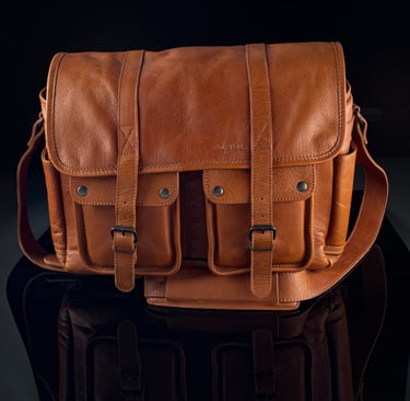Sac en cuir de marque Paul Marius sur fond noir
