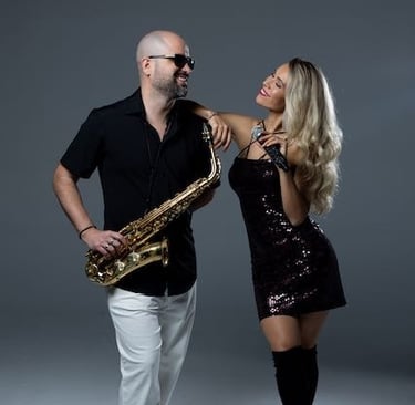 Dúo Saxofonista y Cantante Elegantes
