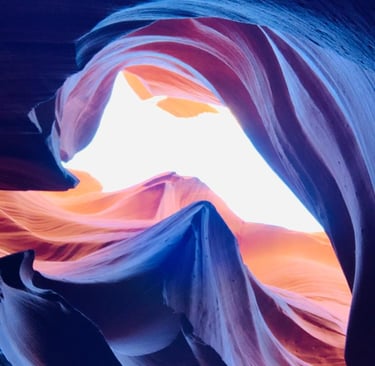 Gioco di luci e ombre all'interno dell'Antelope Canyon
