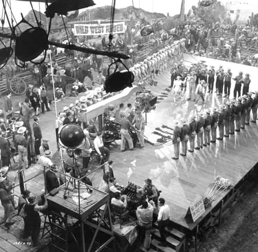 Mickey Rooney and Judy Garland dance “I Got Rhythm” as Berkeley’s camera captures a V‑shaped cowboy 