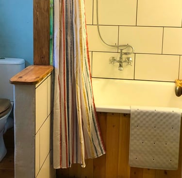 holiday rental interior showing bath and toilet