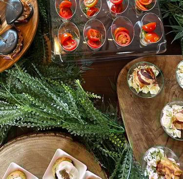 Platos gourmet servidos en fiesta privada por Rollo Privado, catering premium en Sabadell