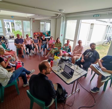 Groupe de personens du collectif Tournon en Commun en formation démocratie participative