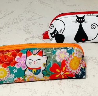 2 trousses à motif chat