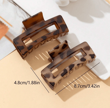 Set of large neutral-tone claw hair clips, stylish and practical hair accessories for classy winter 