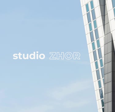 Minimalistické foto moderní budovy s modrou oblohou spojené s logem firmy Studio ZHOR.