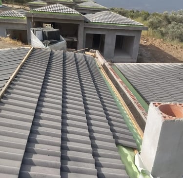 Akhisar modern villa terası su yalıtımı ve şeffaf izolasyon uygulaması