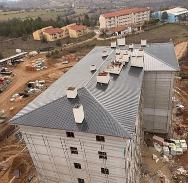 Yunusemre Muradiye villa şıngıl (shingle) çatı onarımı ve rüzgar sabitlemesi
