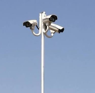 عمود كاميرات مراقبة حديد مجلفن 6 متر للمواقع الأمنية من تصنيع مصنع أكتار