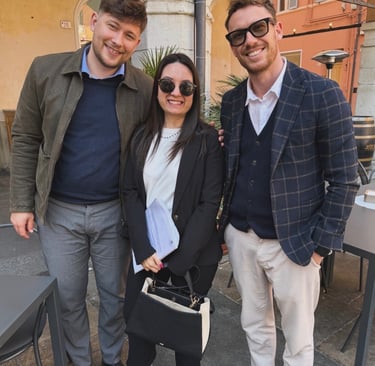 Consegna delle chiavi della nuova casa a un cliente felice a Ravenna