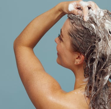 imagem ilustrativa: água de arroz no cabelo