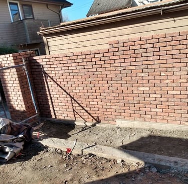 Double sided brick fence Monreal, QC, 2026/ Clôture en briques double face Montréal, QC, 2026