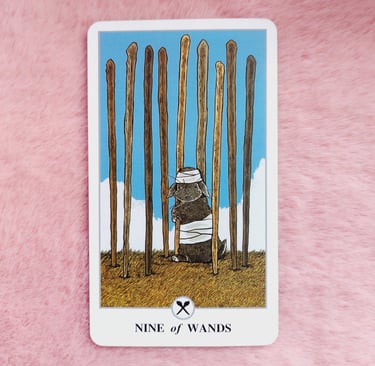 Luna Lapin Tarot, 9 buław,