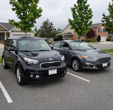 A familiadrive rental car parked outside a cozy home, ready for a week-long family trip.
