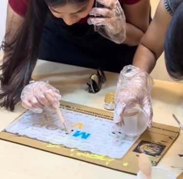 to create art in resin jewellery workshop