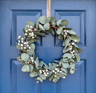 A bouquet of white and yellow daffodils