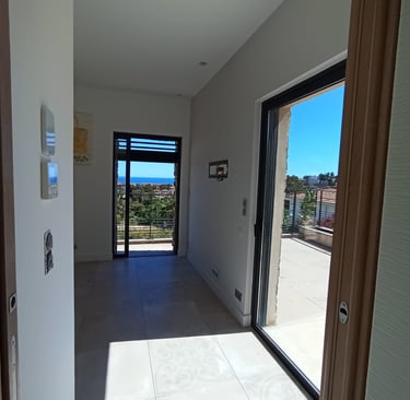 Travaux de remise en état après dégât des eaux (placo + peinture avec couleurs) à Saint-Aygulf, Fréjus