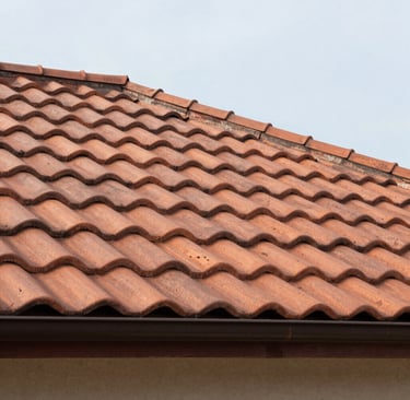 The word be quiet spelled with scrabble letters on a wooden table