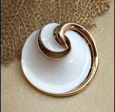 Trifari Jewelry Mid Century Modern Brooch 