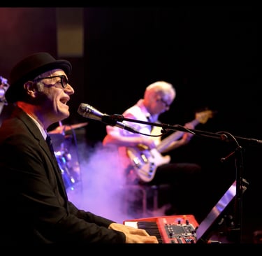 Keco Pujol piano y voz concierto de Made in Black, banda de soul, funk y blues en directo