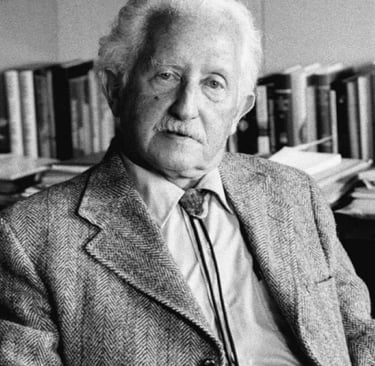 erik-erikson-8-author-Valeria-Ivanova