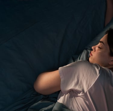 dormir de 7 a 9 horas recupera tu cuerpo y favorece el crecimiento muscular