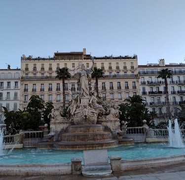 Fontaine liberté place avec immeubles, convention de divorce par acte d'avocat toulon
