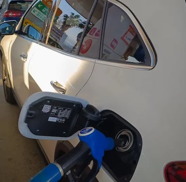 Mercedes GLA en cours de ravitaillement E85 à Nice Ouest : optimisation Flexfuel réalisée par Bulltech Performance