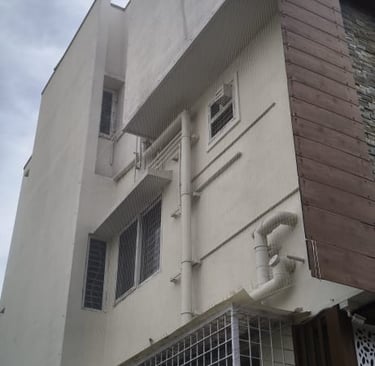 Daylight image showing the fine mesh and strong framework of the balcony safety net.