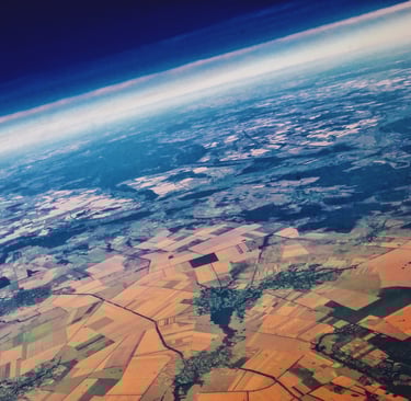 Representación visual del campo electromagnético de la Tierra 7.83Hz