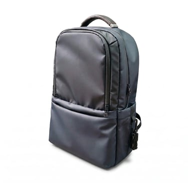 Mochila de cuero color grafito con múltiples compartimentos, diseño ejecutivo para laptop y document