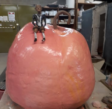 The complete ceramic peach from Jame and the giant peach