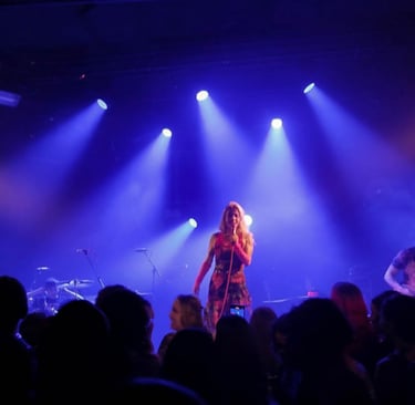 Scene Queen show in Paris