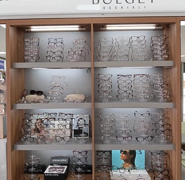 Laboratório próprio para montagem rápida de óculos