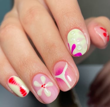 Gelinis manikiuras, rožiniai nagai