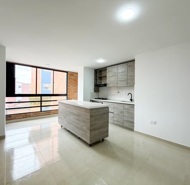 Cocina con isla móvil en dúplex en venta en Caldas Antioquia.