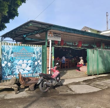 rumah kayu resto khas sunda