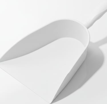 Sessola triangolare bianca di precisione. Ideale per imboccature strette e dosaggi accurati.