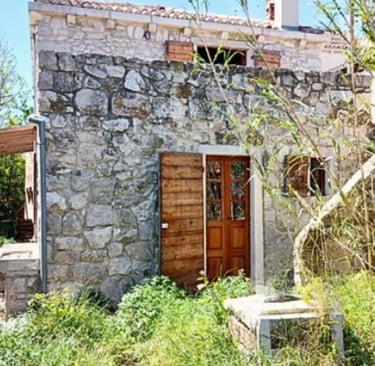 fachada nova de pedras naturais após a reforma.