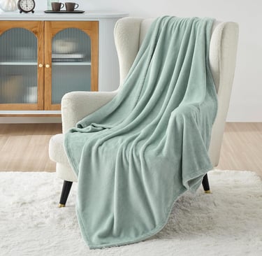 Soft throw blanket