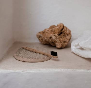 A French Mediterranean bathroom, no fixtures emphasised.