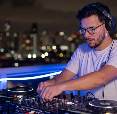 DJ BOSS en prestation live - Festivals et Clubs Europe - Ambiance soirée Suisse