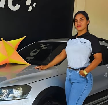 alt="Nazaré Lisboa, consultora automotiva especializada em carros seminovos e zero km"