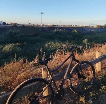 autor de seguridadbiciselectricas con bicicleta en Madrid 2025