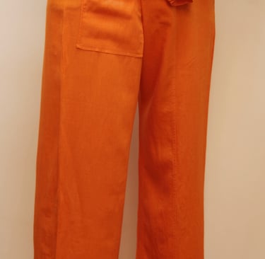 Pantalon coupe thaï en coton léger orange. Une poche, ceinture cousue sur le pantalon. Taille unique, unisexe.