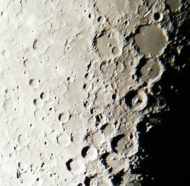In primo piano 4 crateri. In alto a Sx Albategnius, dx Ptolemaeus, sotto Arzachel e Alphonsus.