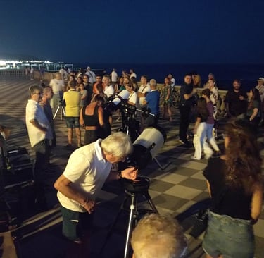 Terrazza Mascagni Livorno: Evento astronomico molto partecipato dai cittadini livornesi e turisti.