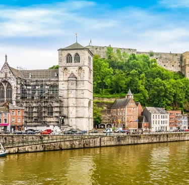 Stadt Lüttich an der Maas – Skyline und Flussblick